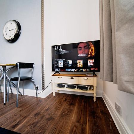 Spacious 2 Bedroom Apartment In Downtown Лондон Екстериор снимка