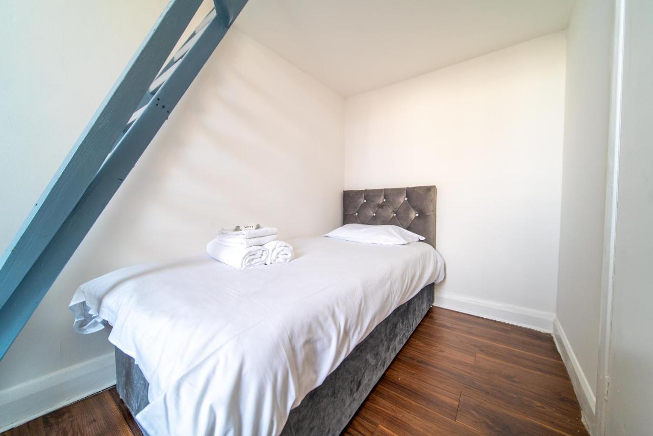 Spacious 2 Bedroom Apartment In Downtown Лондон Екстериор снимка