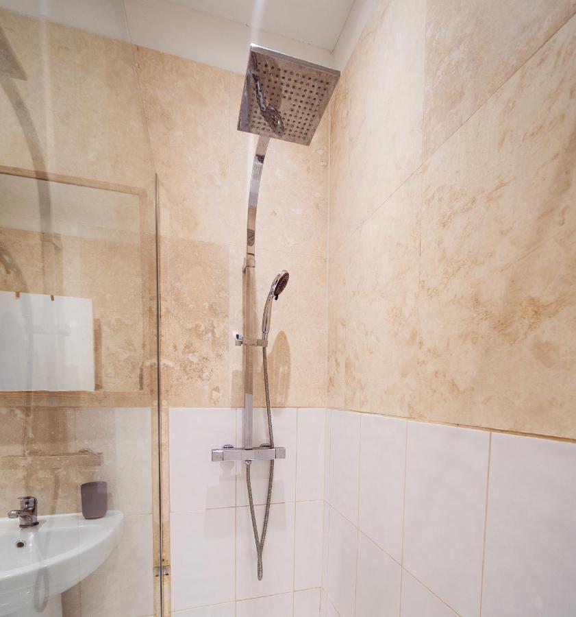 Spacious 2 Bedroom Apartment In Downtown Лондон Екстериор снимка