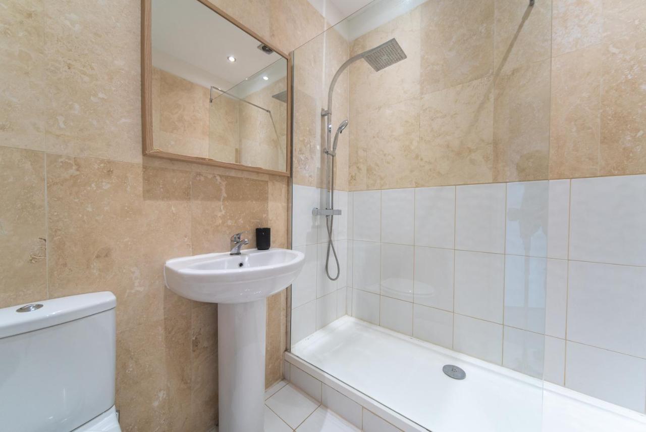 Spacious 2 Bedroom Apartment In Downtown Лондон Екстериор снимка
