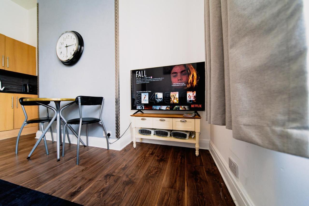 Spacious 2 Bedroom Apartment In Downtown Лондон Екстериор снимка